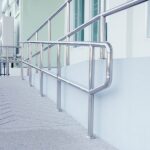 Rampas accesibles para discapacitados en portales de edificios